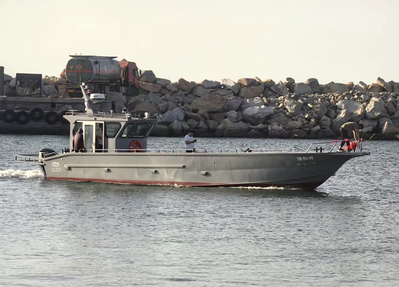 13.3-meter work boat
